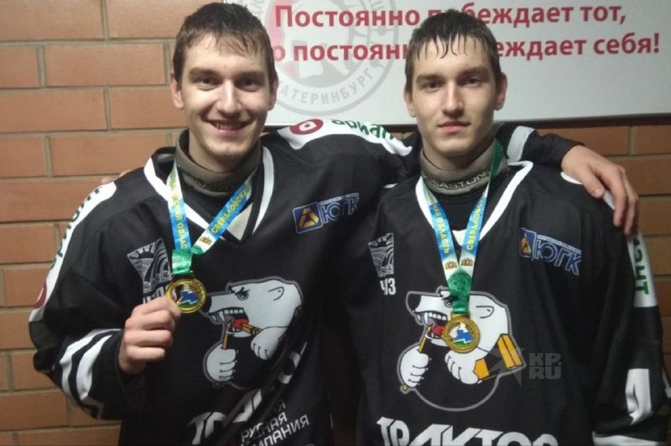    Максим (справа) и Артем с детсва занимались хоккем. Фото: из архива героя публикации