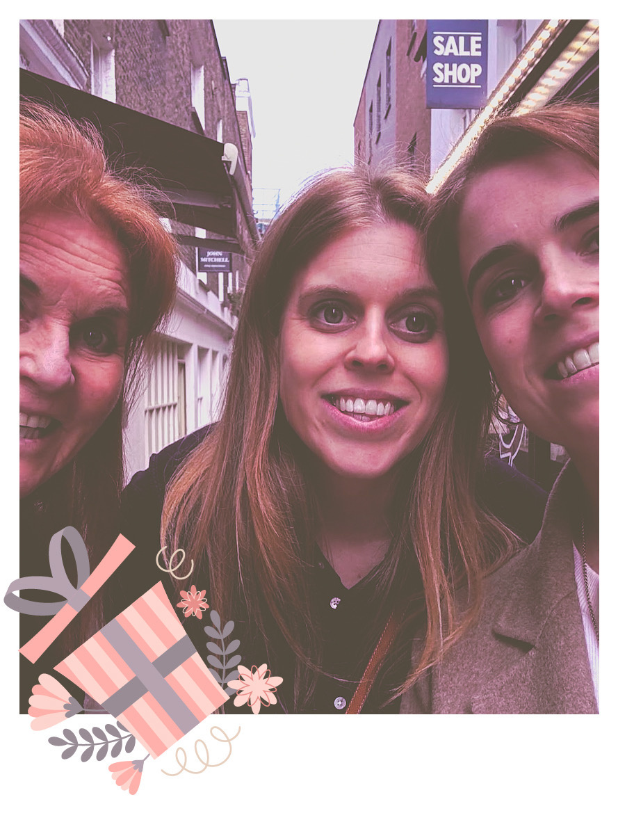 Сара Фергюсон с дочерьми. Из соцсетей Евгении