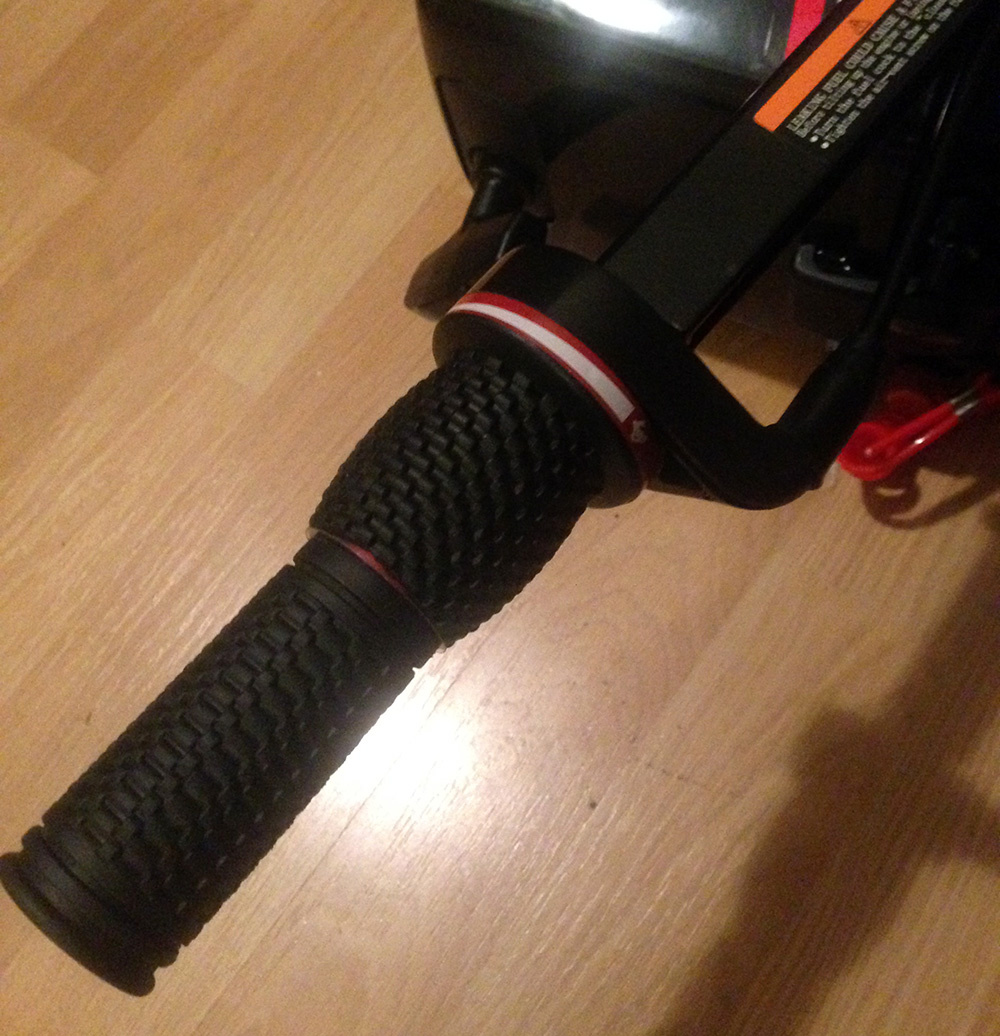 Привод акселератора на румпеле мотора