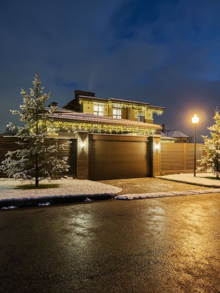 Услуги подсветки загородного дома профессиональной СВЕТОТЕХНИКОЙ Москва и Подмосковье. ЗВОНИТЕ ПРЯМО СЕЙЧАС!