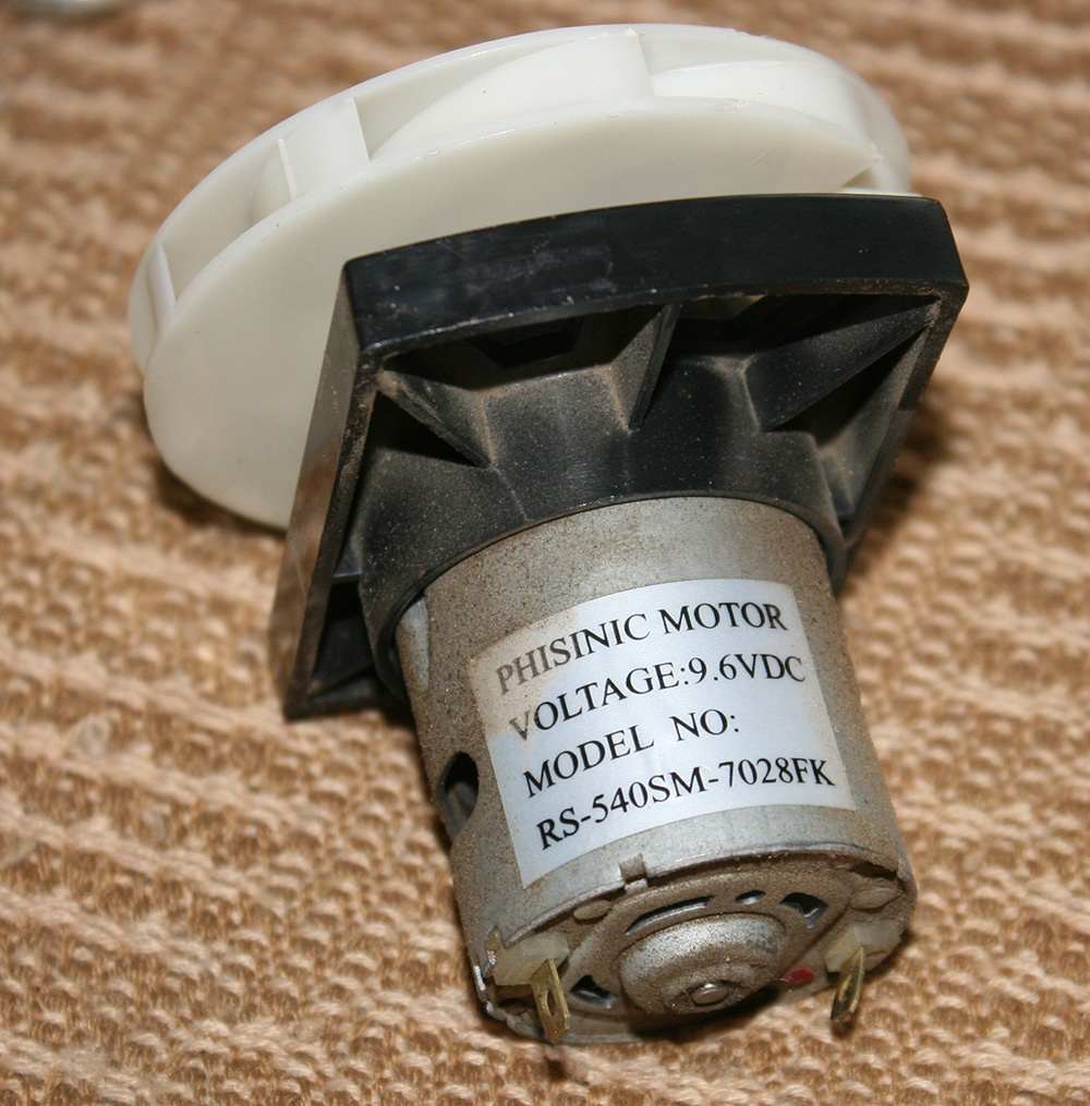 Мотор с лопастями турбины