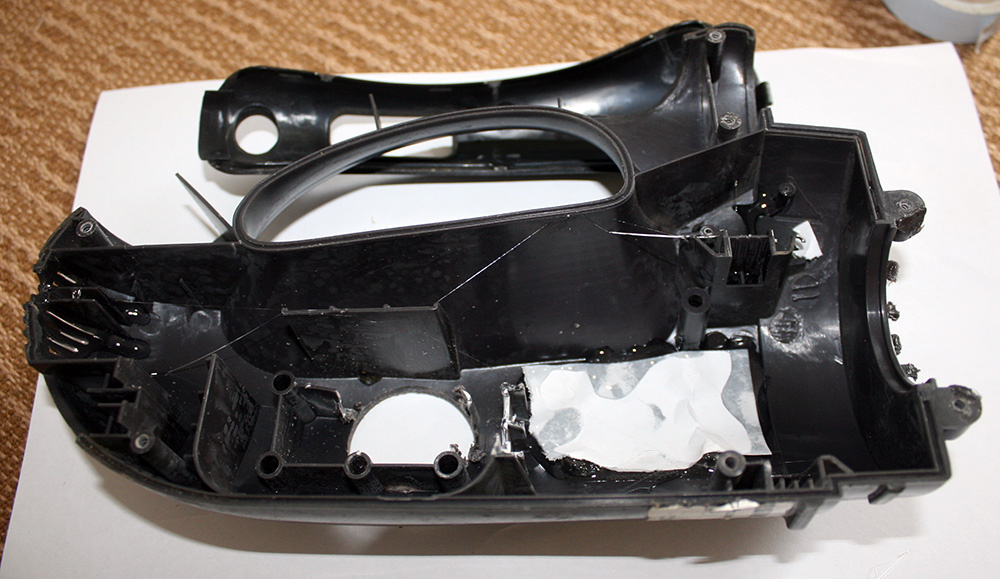 Половина корпуса насоса (вид изнутри) с герметизацией охладительных отверстий и отверстием для шланга