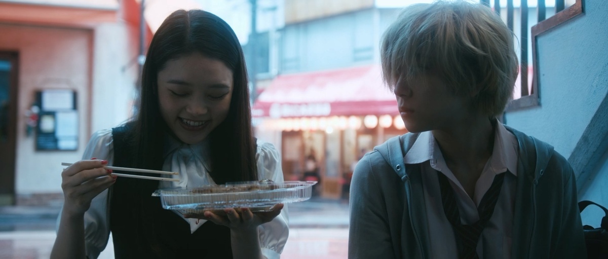 Акари Такаиси (слева) и Саори Изава