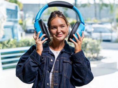    JLab выпустила огромную Bluetooth-колонку Blue XL в виде наушников