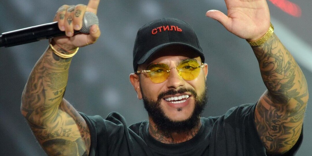 После ухода Тимати деньги продолжают поступать на счёт.