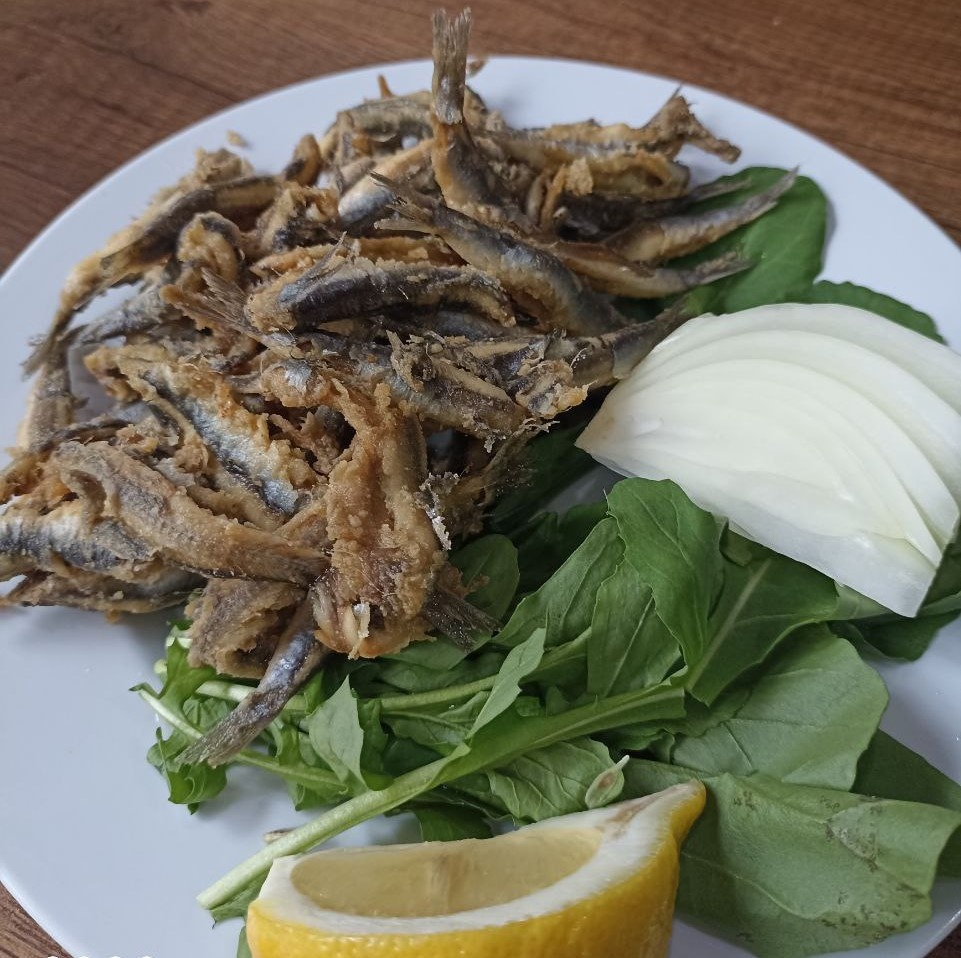 Цена в феврале 2026 - от 300 лир за тарелку хамсы