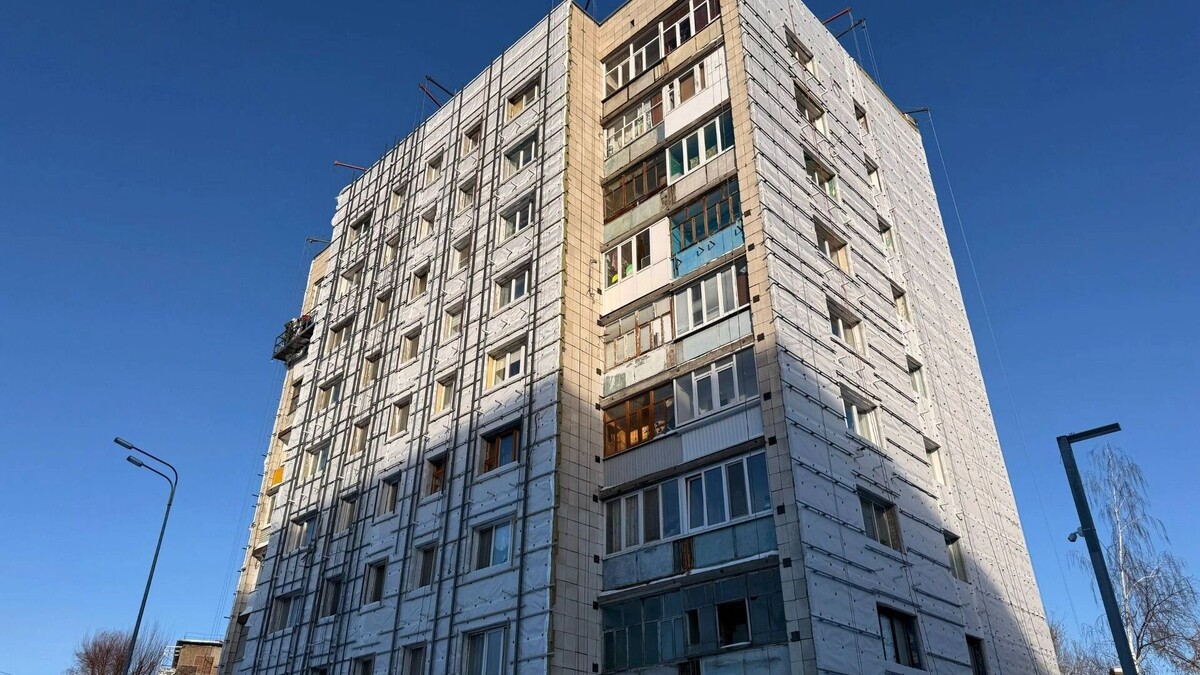    Обновление фасадов домов напротив нового театра Камала.   inkazan.ru