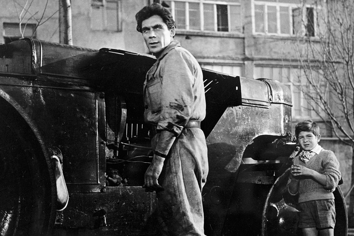    Народный артист РСФСР Владимир Заманский в сцене из фильма режиссера Андрея Тарковского "Каток и скрипка". 1960 год. / РИА Новости