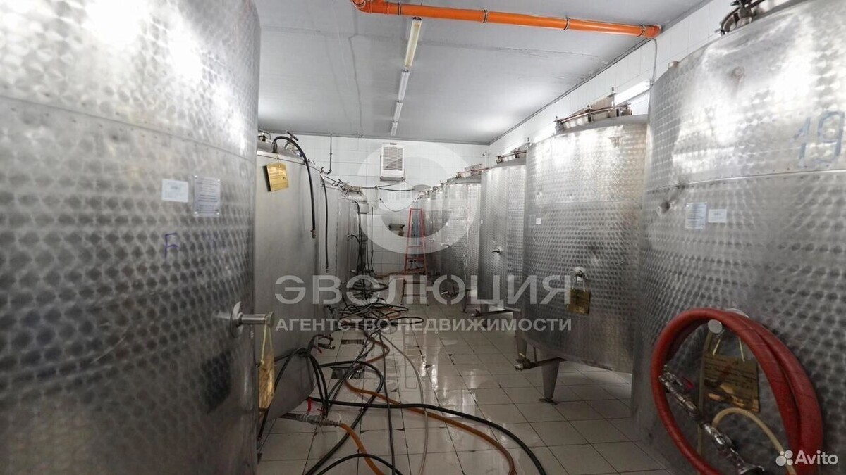    На фото видны огромные емкости, оборудование, комната отдыха и приема пищи, здание с магазинчиком.   Сайт объявлений авито