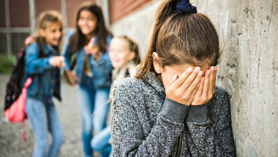 Грубость в школе: почему подростки хамят и что с этим делать