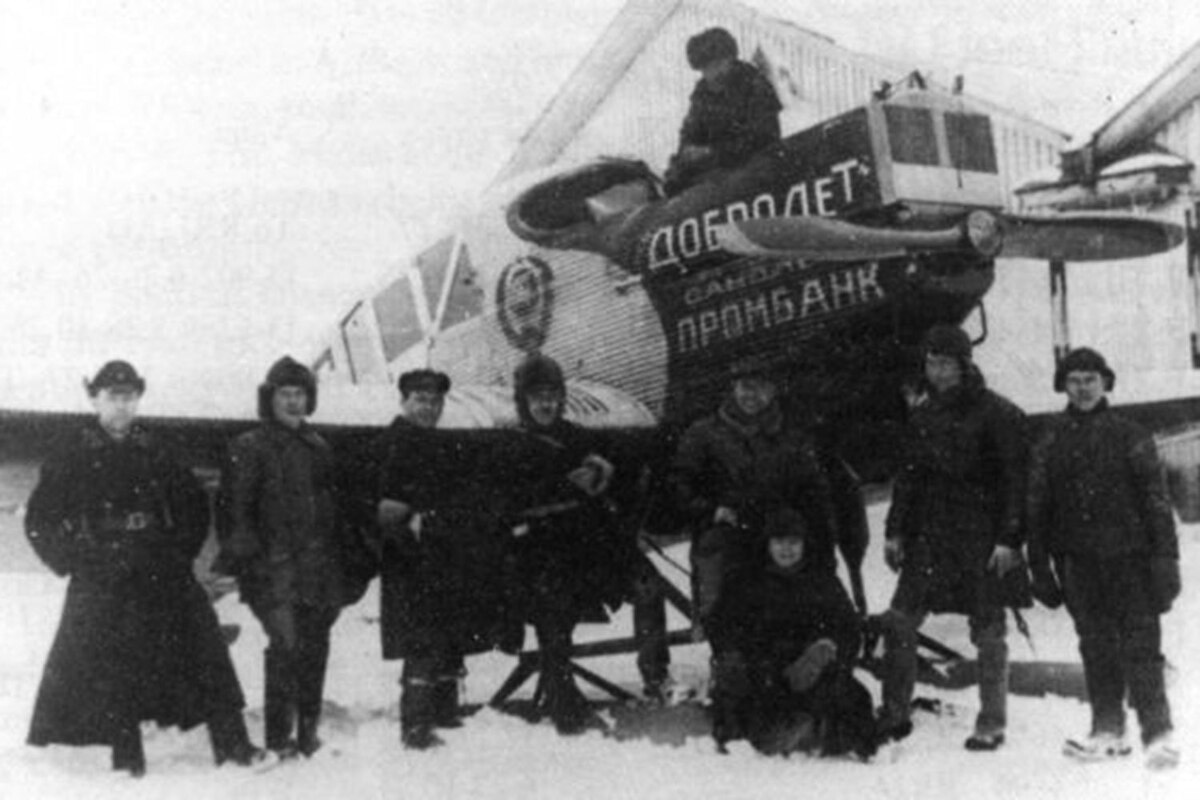 Переименованный в «Промбанк» Junkers F-13 - первый самолет, совершивший перелет по регулярном авиамаршруту.