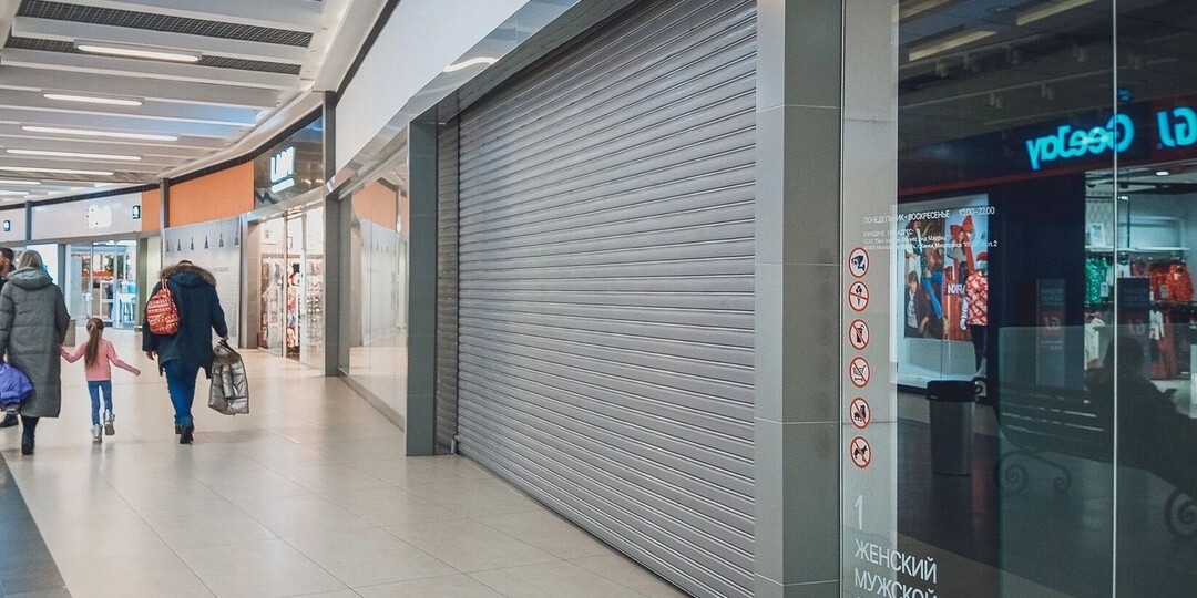 «Людей просто нет»: почему в торговых центрах Казани закрываются магазины