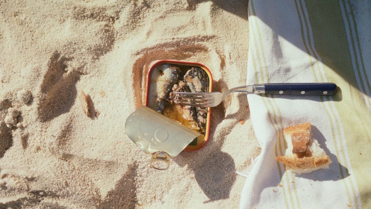 Чаще всего причиной кишечных инфекций у путешественников становятся кишечная палочка, ротавирусы, шигеллы, сальмонеллы, кампилобактер, а также лямблии в воде из природных источников [4].