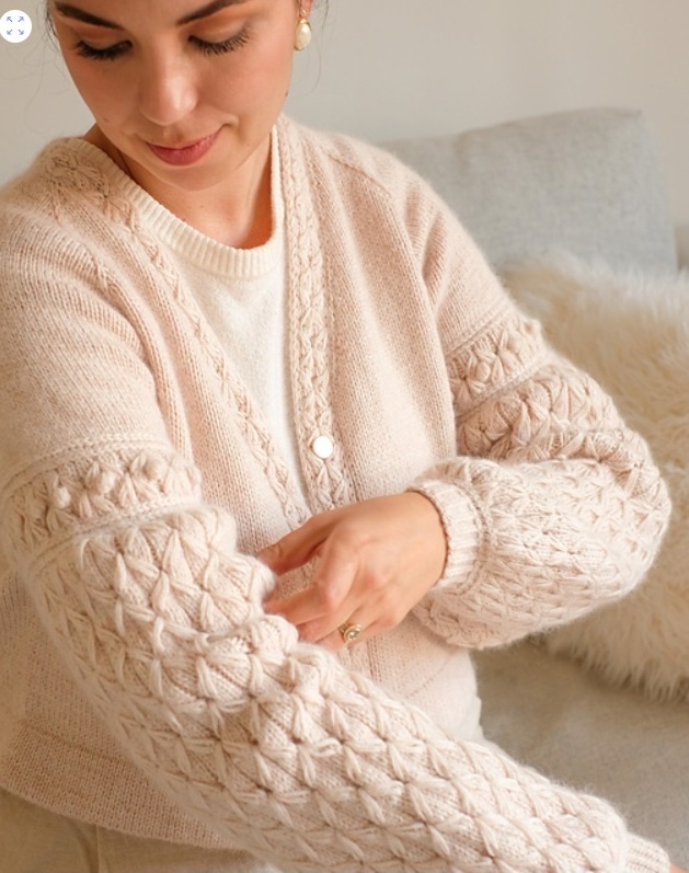 Фактурные рукава. Фото источник: коллекция Ksenia Naidyon.