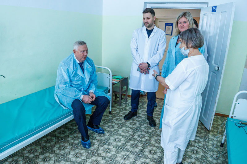    Комфорт для маленьких пациентов: СинТЗ передал больнице 40 новых матрасов