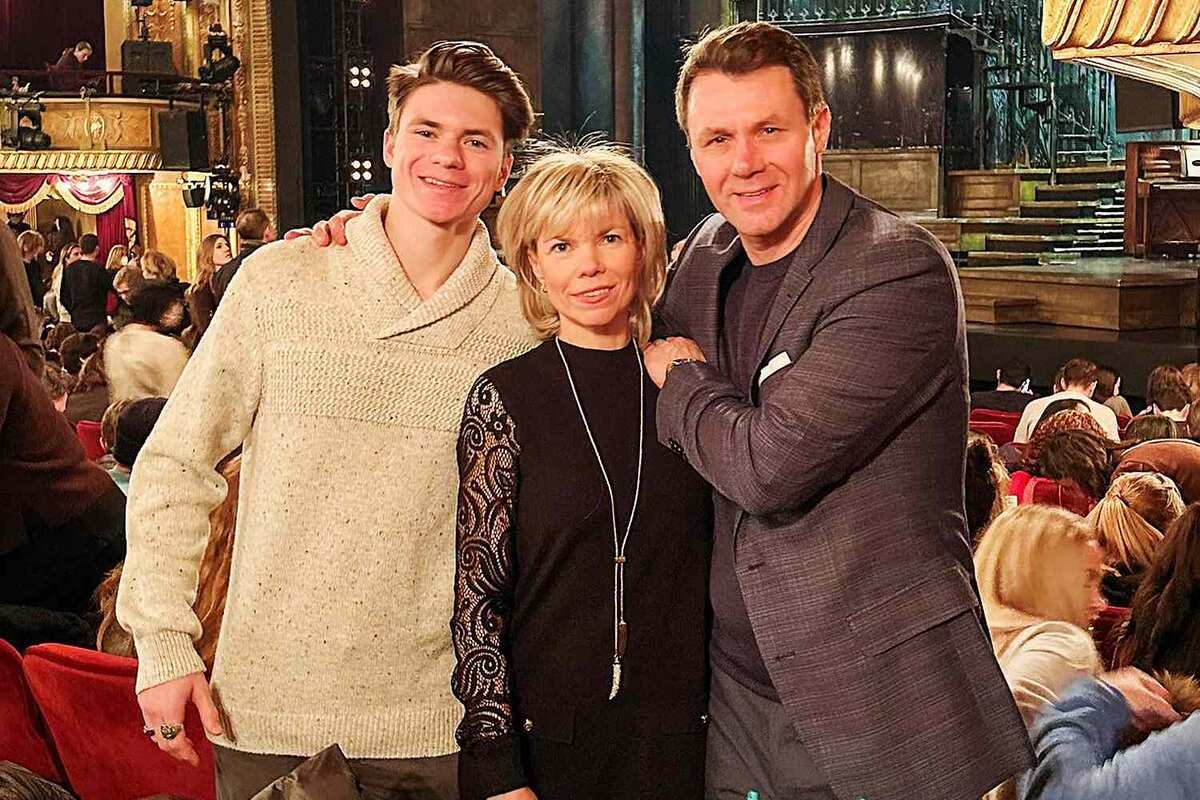     Максим Наумов с родителями