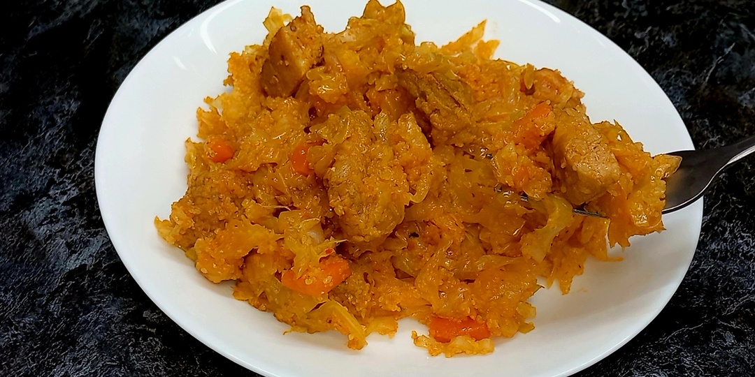 Капуста тушеная с мясом и кус - кусом