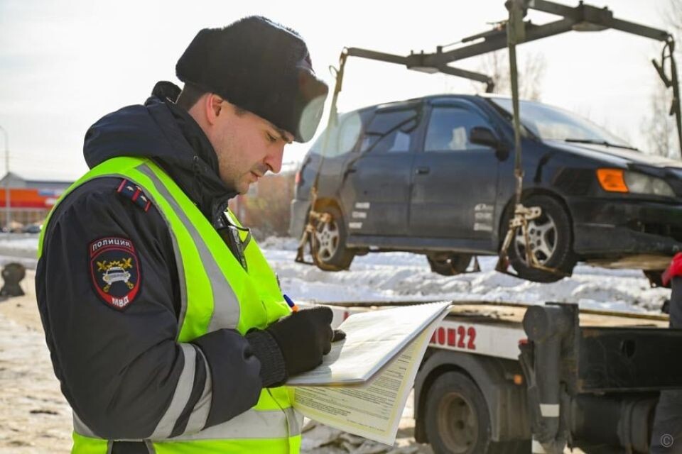    Уборка снега в Барнауле. Источник: t.me/barnaul_org