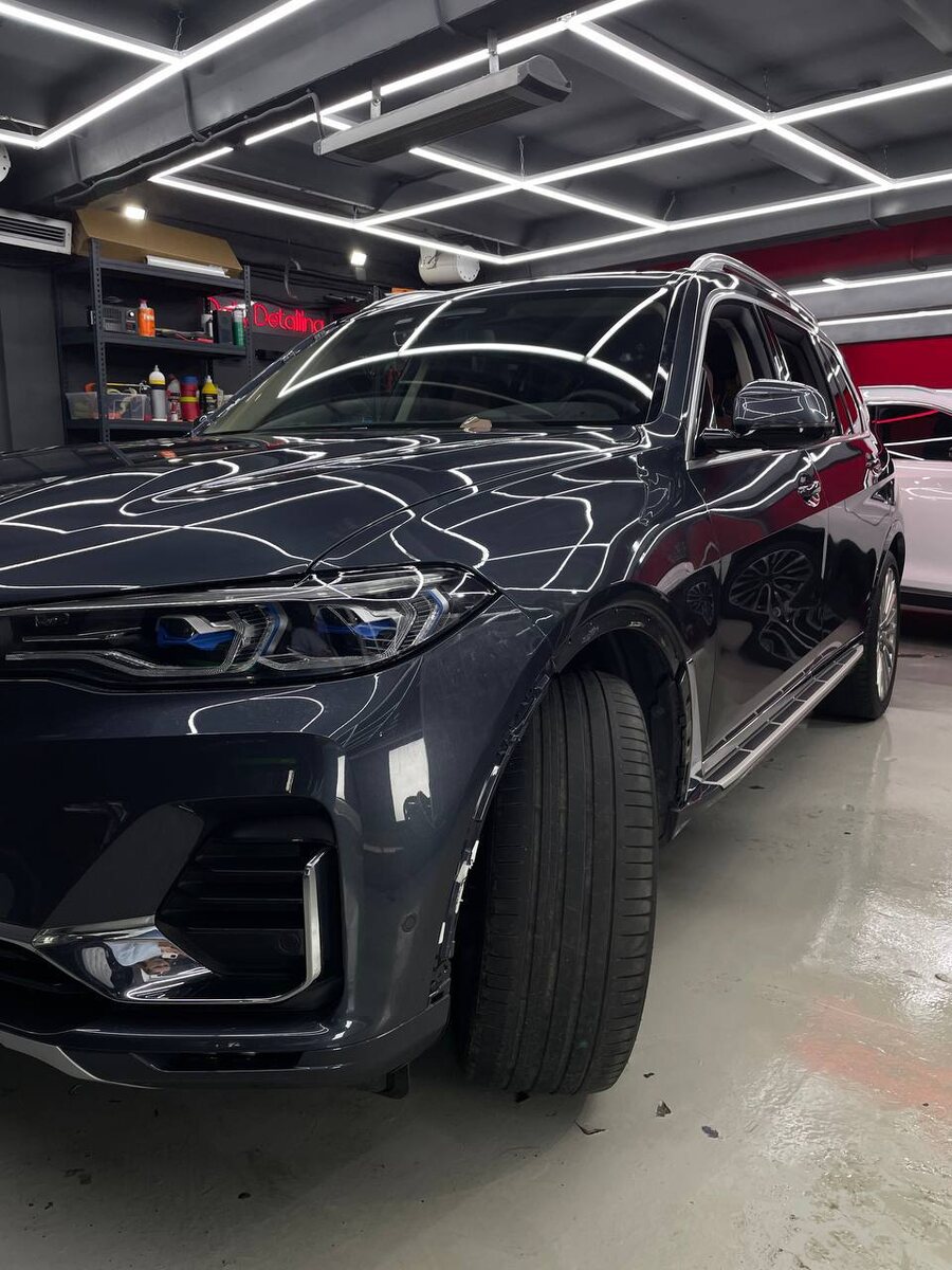 Отполированный и покрытый керамикой автомобиль