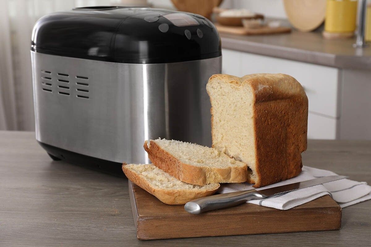 Испечь можно разные караваи — из пшеничной муки, с семечками, безглютеновые. Источник: New Africa / Shutterstock / FOTODOM📷
