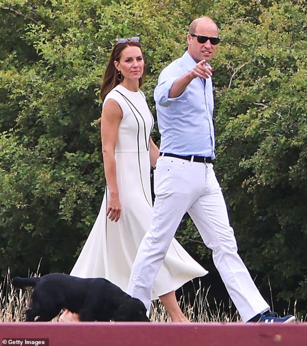 Принцесса Уэльская сообщила, что в ее семье появился новый пушистый член (на фото с принцем Уэльским в Эгхеме, 2022 год).