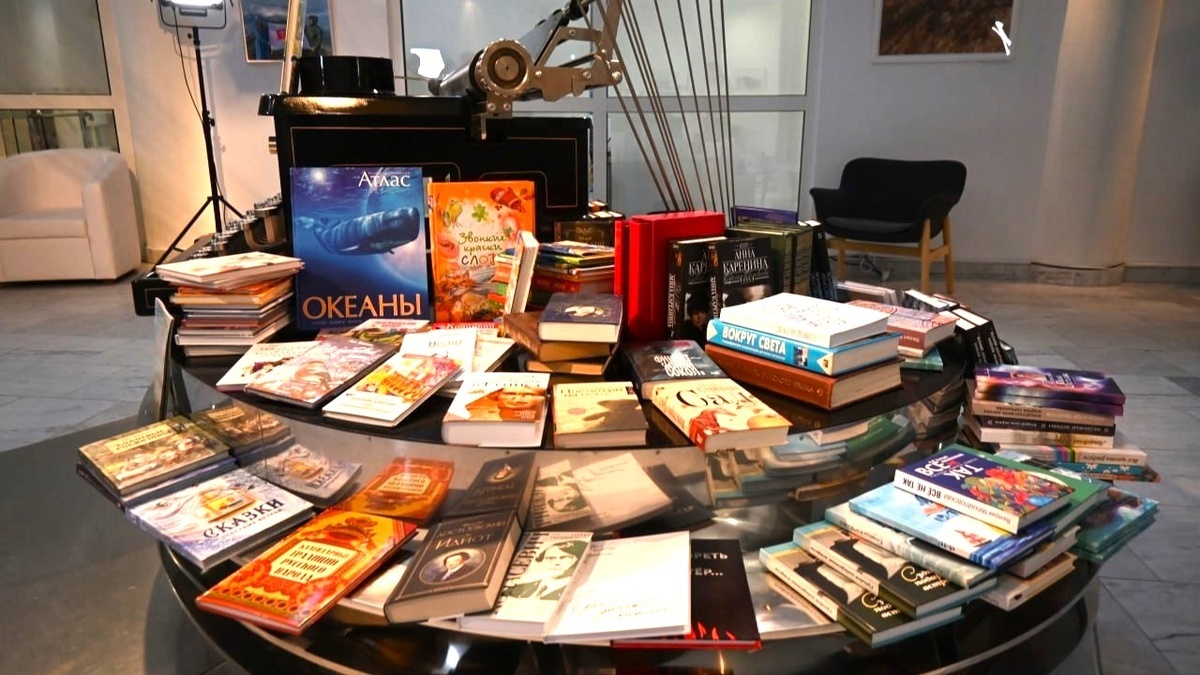    Югорчане выбирают книги для подарка молодым семьям автономного округа и Макеевки (ДНР)