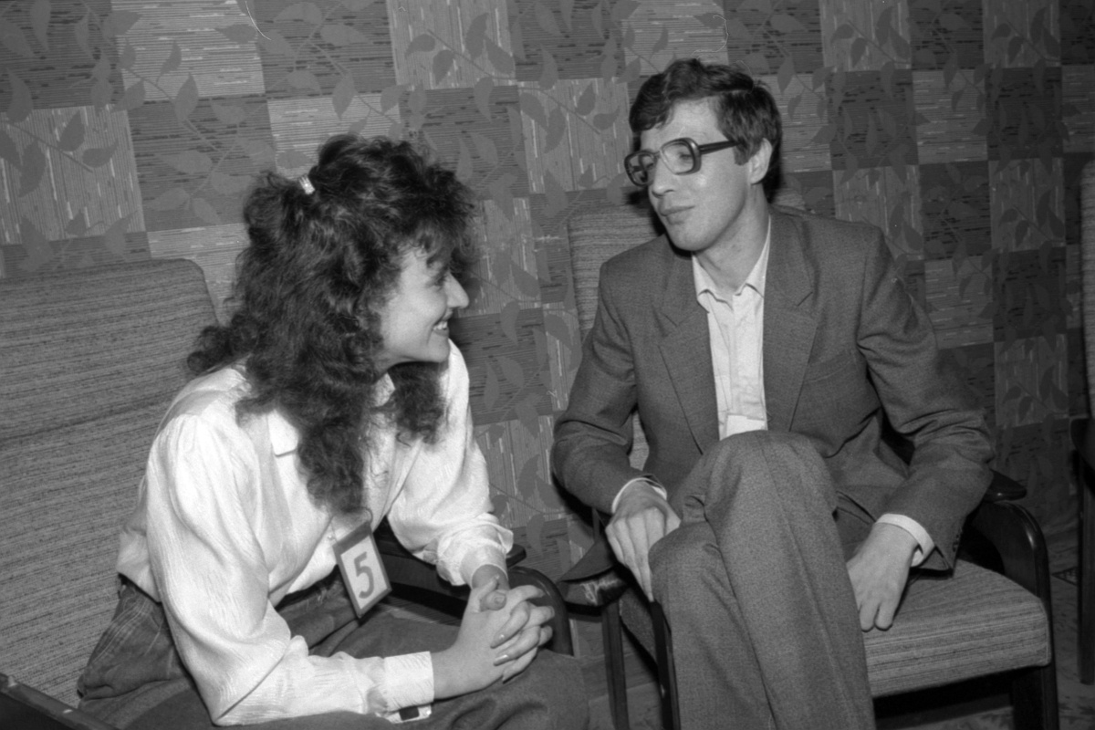    Посетители Центра социально-психологической помощи "Диалог". 1989 год. Одно из направлений работы центра - служба знакомств. / Андрей Соломонов/РИА Новости