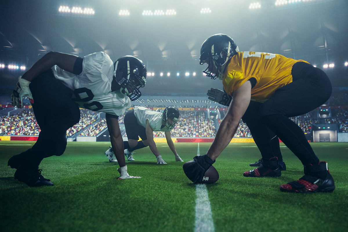 Gorodenkoff / Shutterstock / FOTODOM📷Американский футбол — это командная контактная игра с овальным мячом, где цель — занести мяч в зону противника