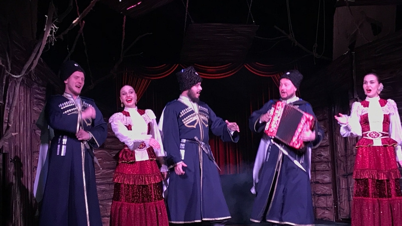    Казачий ансамбль спел в честь юбиляра Фото: Елена Иванова / ИА «Победа26»