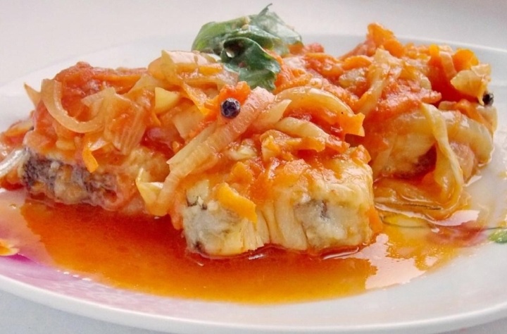 Нежная треска под овощным маринадом: пошаговый рецепт