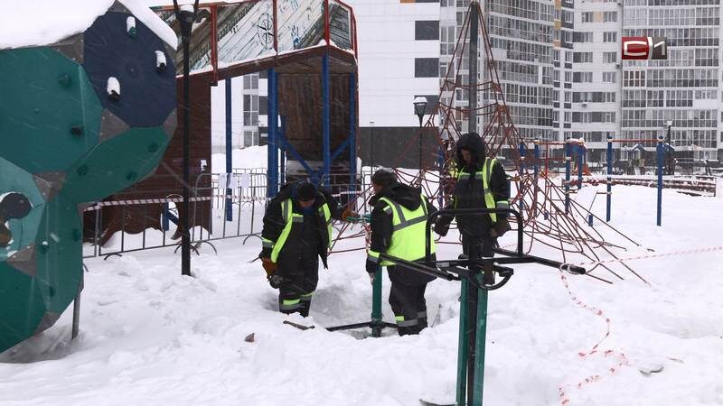    Администрация Сургута взялась за демонтаж игрового комплекса на Ивана Захарова