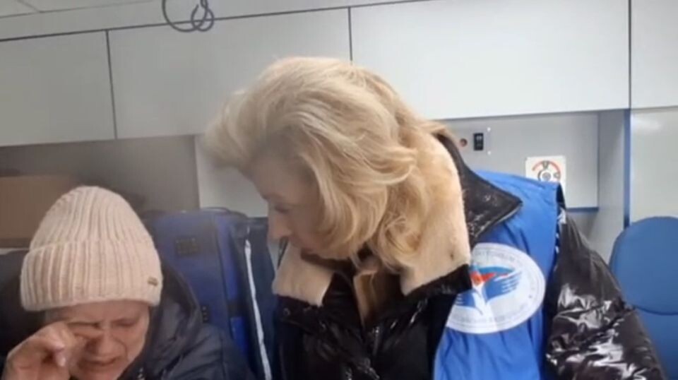    Жительница Курской области расплакалась, рассказывая о содержании в плену на Украине. Источник: t.me/ombudsmanrf