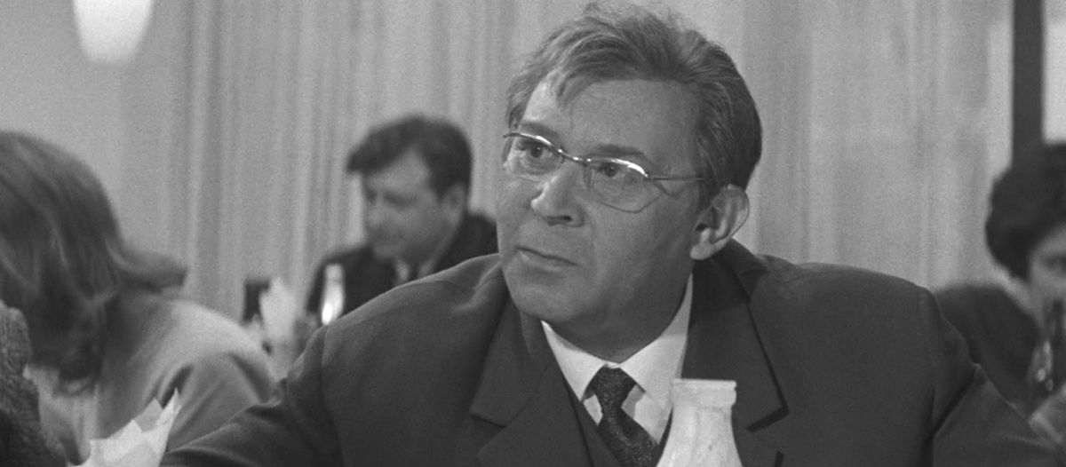 Кадр из кинофильма "Зигзаг удачи", 1968 г., режиссеры Эльдар Рязанов, Федор Хитрук, сценарист Эмиль Брагинский, Эльдар Рязанов, композитор Андрей Петров (скриншот)