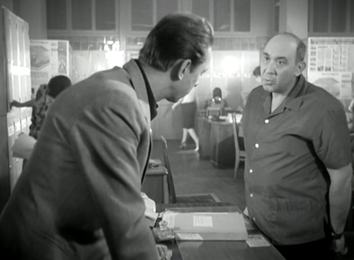 Кадр из кинофильма "Берегись автомобиля", 1966 г., режиссер Эльдар Рязанов, сценаристы Эмиль Брагинский, Эльдар Рязанов, композитор Андрей Петров (скриншот)