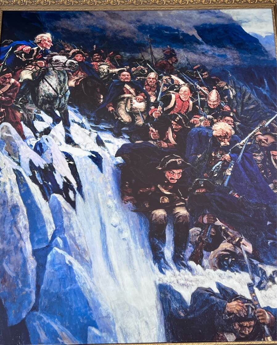 «Переход Суворова через Альпы» — репродукция картины Василия Сурикова в аэропорту Ставрополя. Фото автора канала