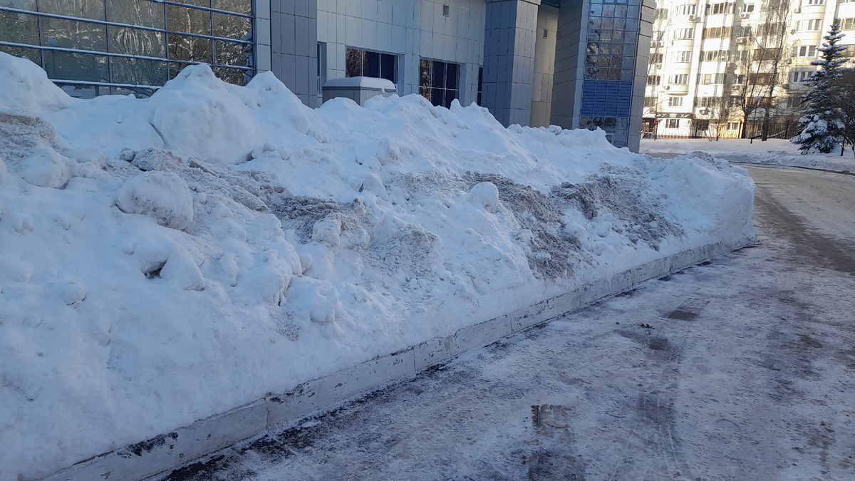 Снег у федцентра им Кулакова