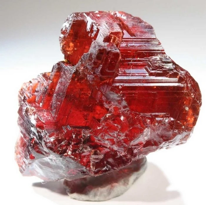 Гранат-альмандин