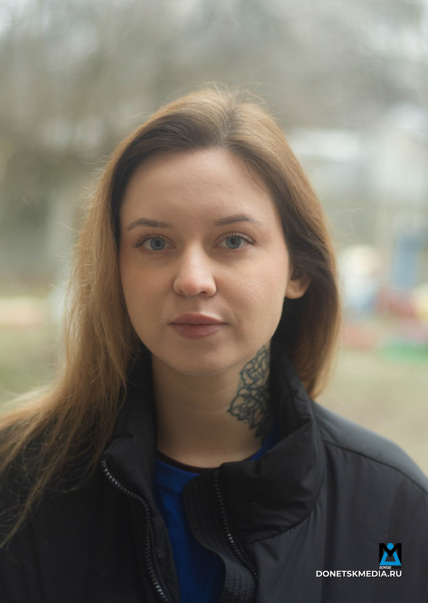 Валерия помогает беженцам связаться с родными