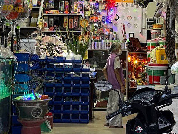 Пожилые вьетнамцы активно участвуют в ведении бизнеса и других делах