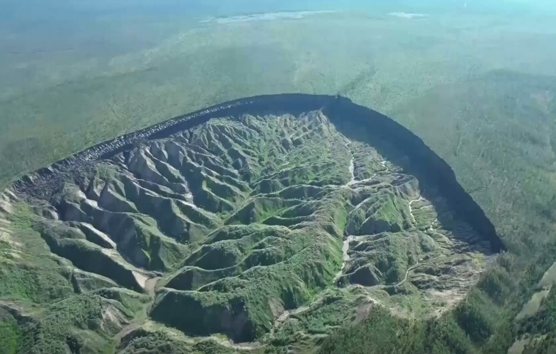 Батагайский кратер, Якутия.   Источник: www.reuters.com