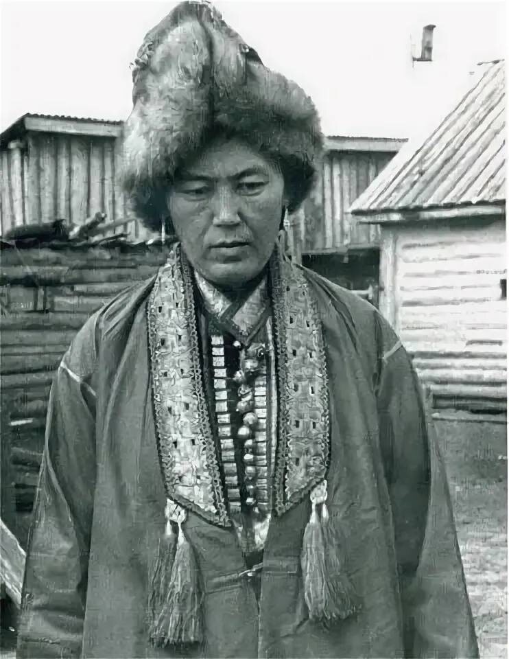 Телеут в национальном костюме .Фото из интернета 