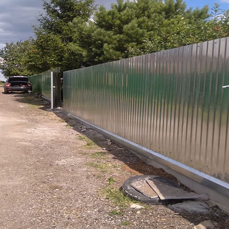 Забор из оцинкованного профнастила в Стерлитамаке, фото автора