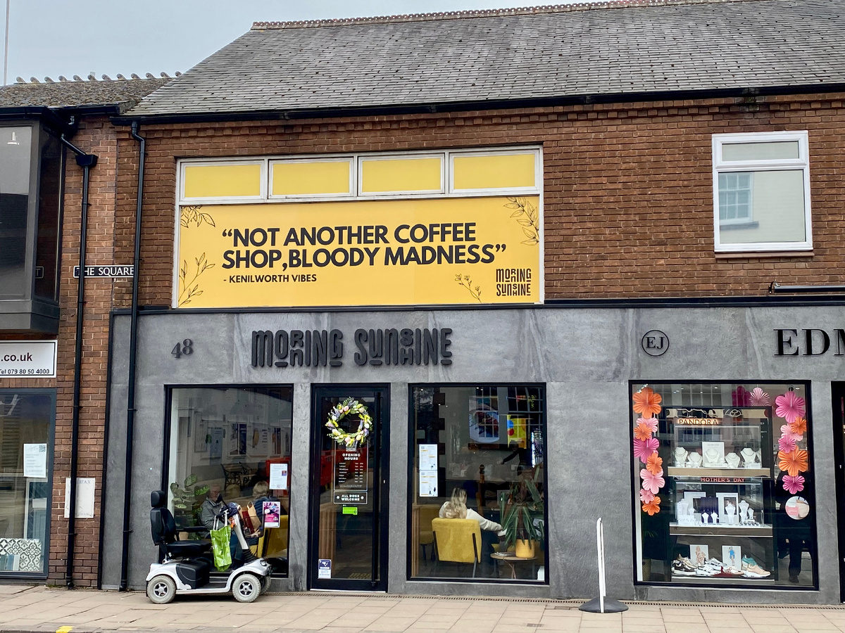 Тот самый ярко-желтый баннер. Фото из личного архива