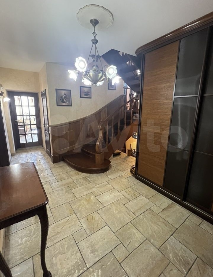 Скриншот с сайта Avito.ru. Листайте галерею