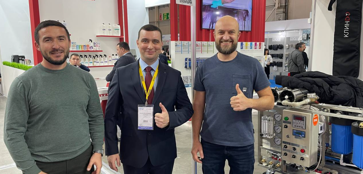 Основатель компании Клиндо Ярослав Щербаков вместе с Максимом Сиденко (Химдиван) и Багатыром (Штолле). 