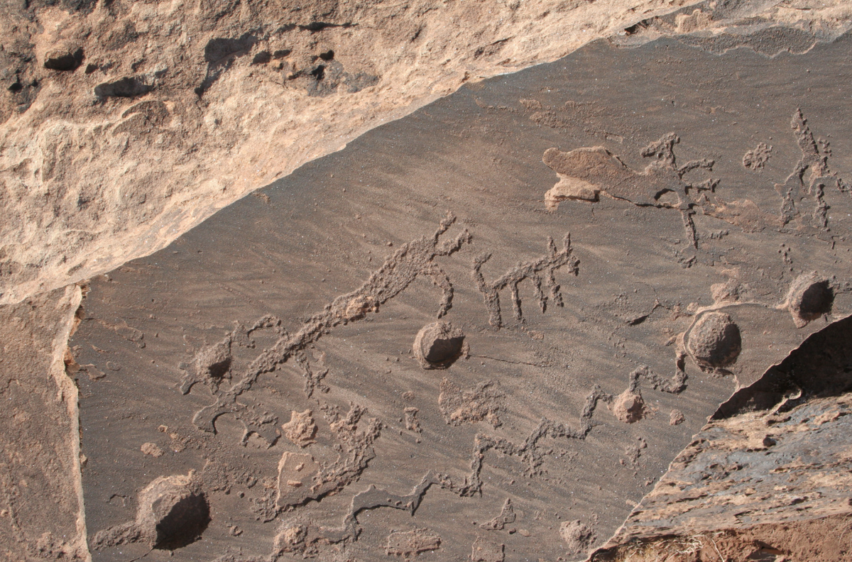 Древние предсказания хопи оставили в виде петроглифов. (Фото: userscontent2.emaze.com).