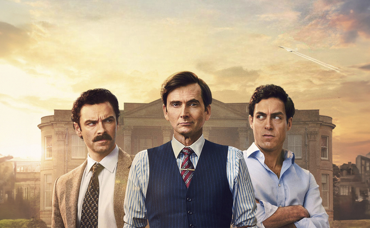 Журналист (слева) и его работодатели