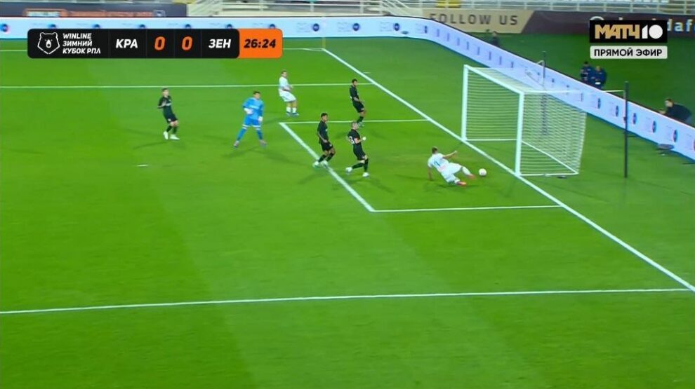    Соболев промазал по пустым воротам, фото кадр трансляции «Матч ТВ»