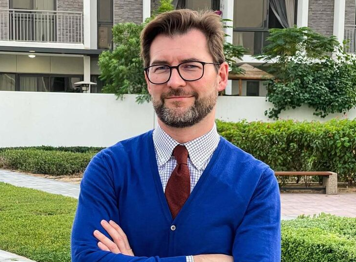 Забыв о приличиях, мужчина повадился брать мой обед. В конце месяца выставила коллеге счет за съеденные продукты