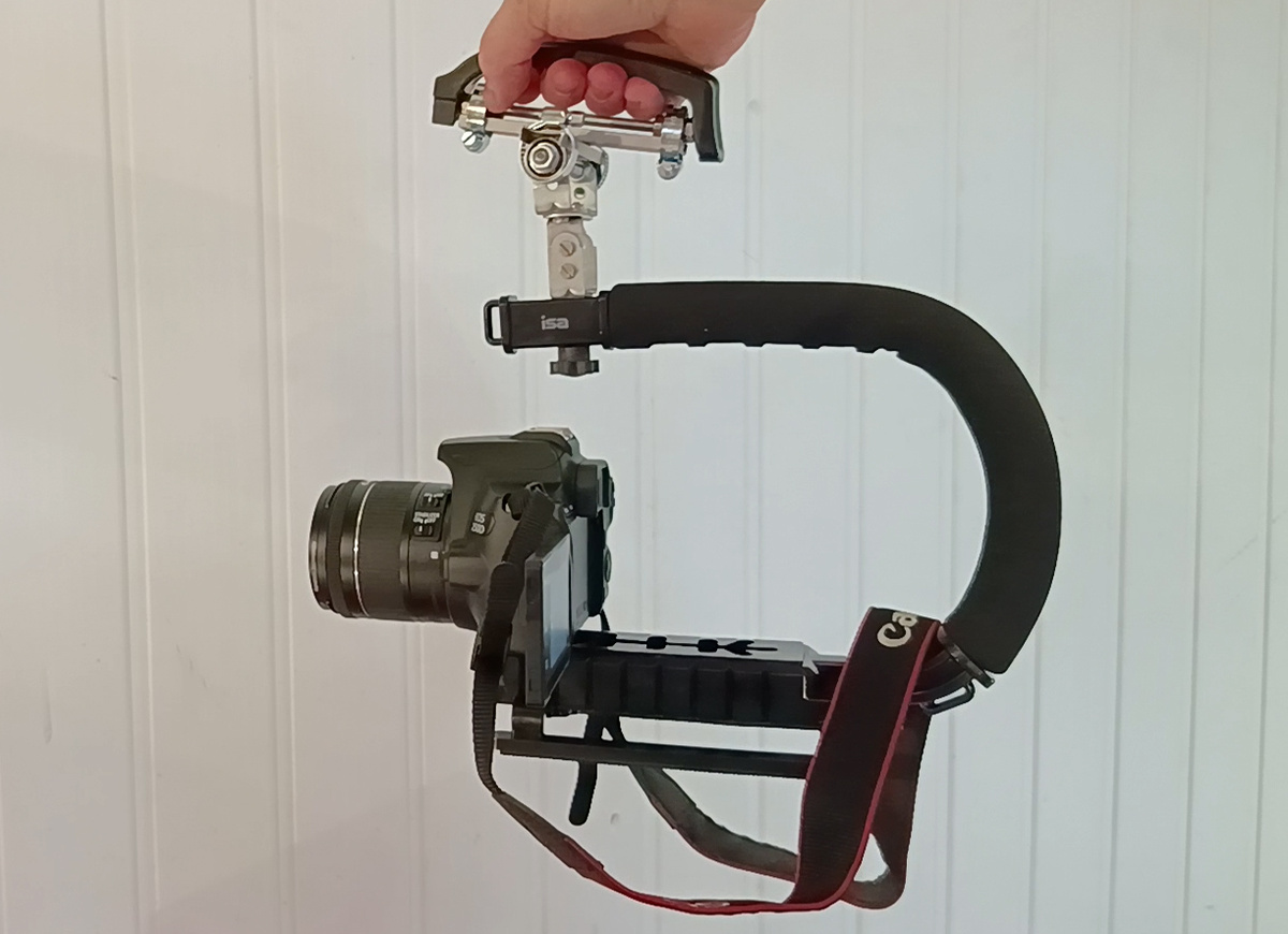 Камера с держателем и самодельным стабилизатором